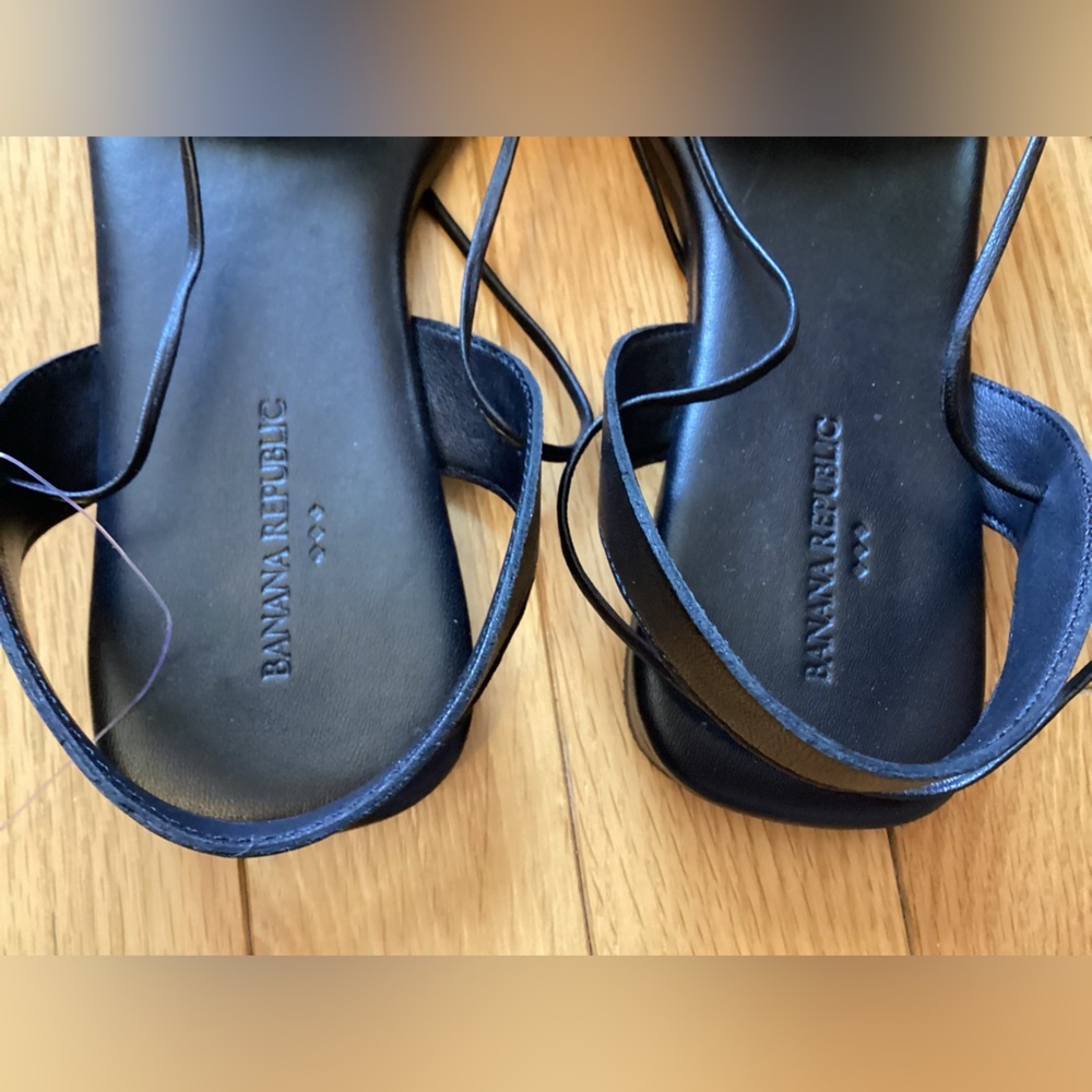 Banana Republic, Leather Sandals, Black, wraparound ties, size 6, fit bigger - Picture 4 of 10